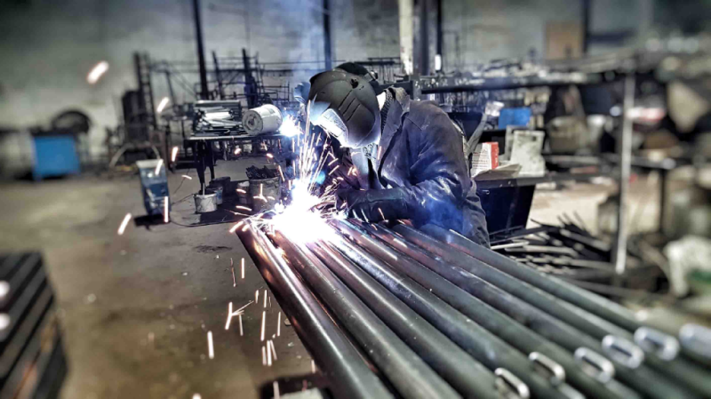 Какие материалы используют при изготовлении уличного спортивного оборудования в Улане-Удэ?